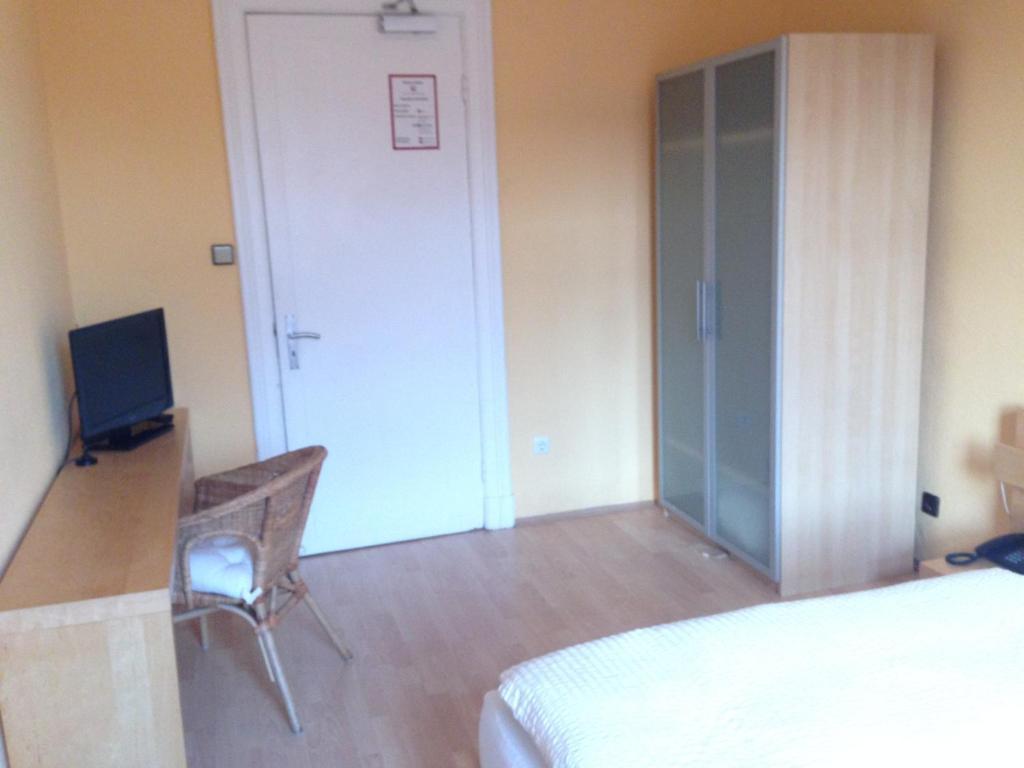 Vierlandentor Hotel Hamburg Room photo